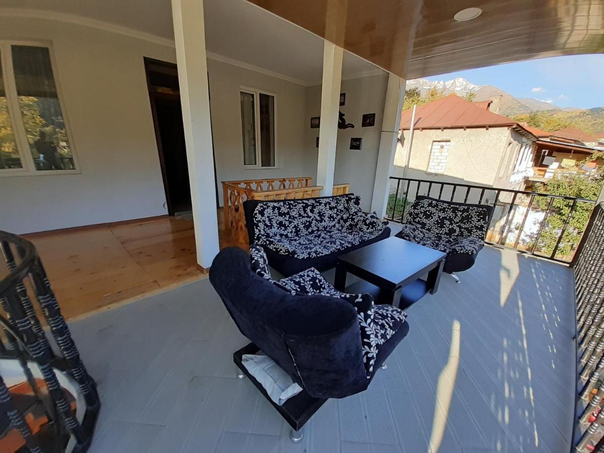 Guesthouse Data Mestia Exteriér fotografie